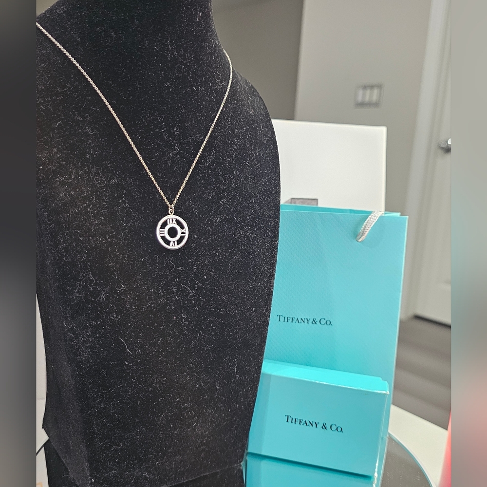 🤍Tiffany & Co. Atlas Open Circle Roman Numeral Pendant 925 Silver Necklace⏰️ - Picture 8 of 16